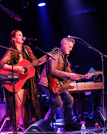 20251026 Juliet Lloyd at Jammin' Java 5700