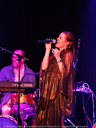 20251026 Juliet Lloyd at Jammin' Java 5270