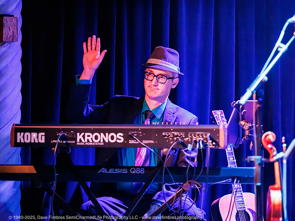 20251129 Mark Williams and Friends at Jammin' Java 6116