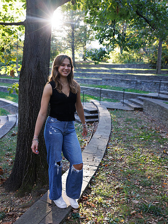 20231022 Jocelyn Brooks at Bishop's Garden 0067