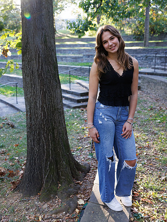 20231022 Jocelyn Brooks at Bishop's Garden 0074