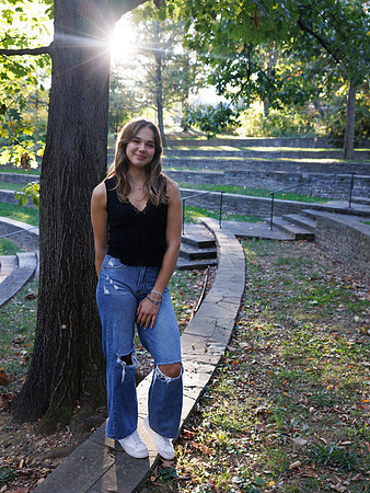 20231022 Jocelyn Brooks at Bishop's Garden 0066