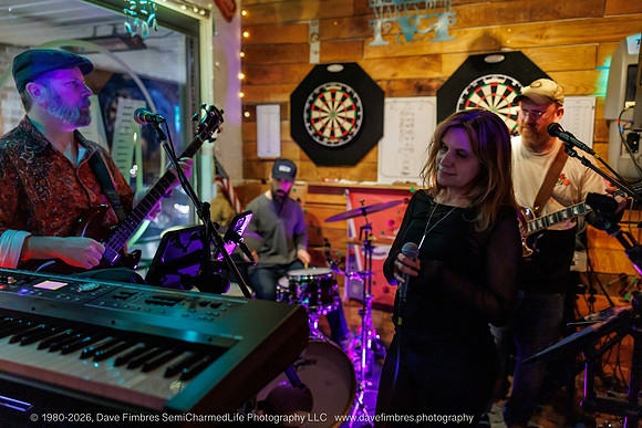 20260102 Liz Loves Jerry Show at Mark's Pub 9127