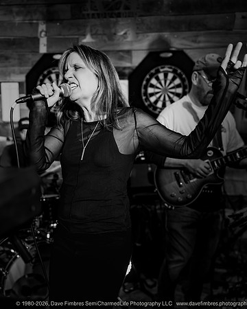 20260102 Liz Loves Jerry Show at Mark's Pub 9166